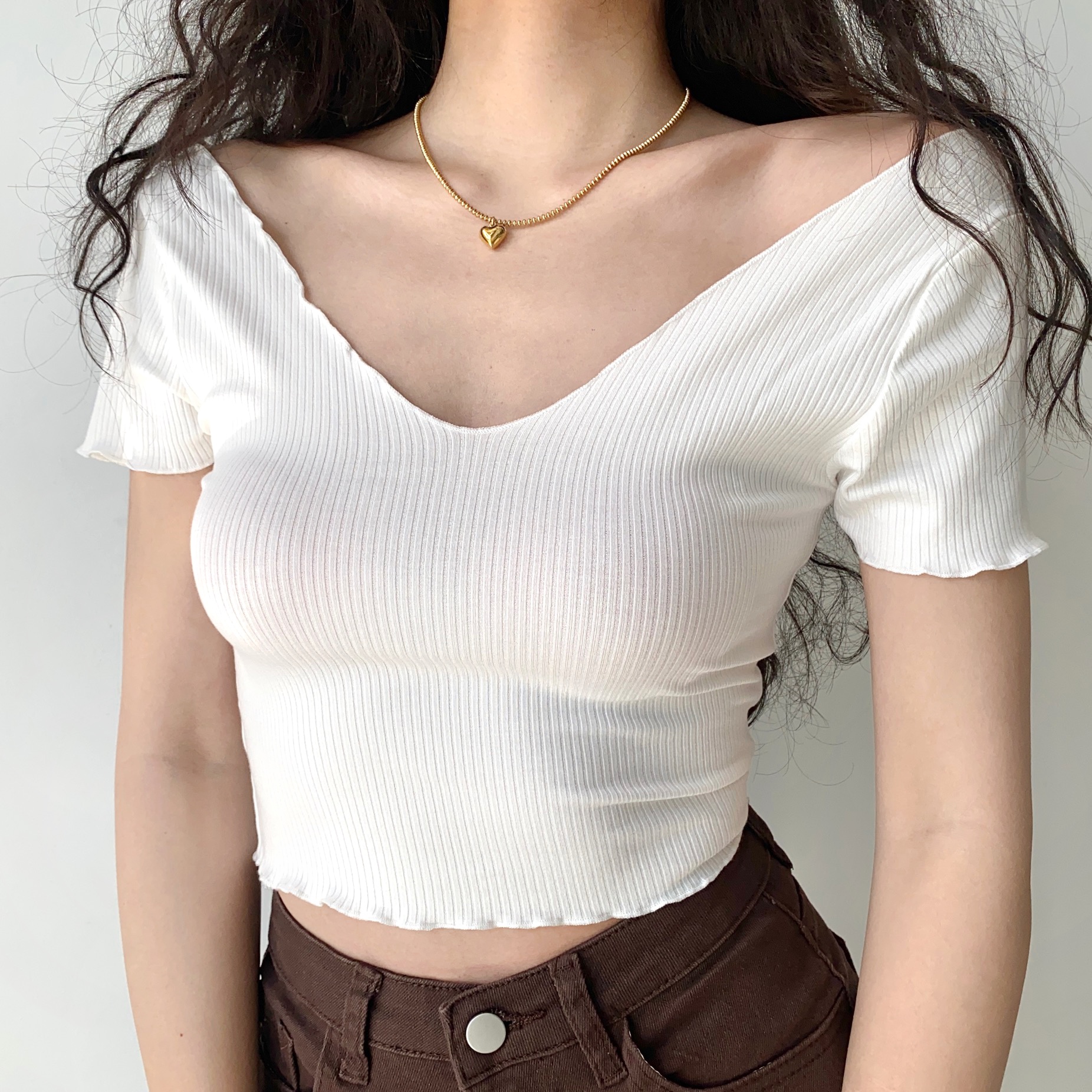 Basic Ruffle Edge V-Neck Short Sleeve Crop Top for Women - Casual 90s Inspired High Waist Tee