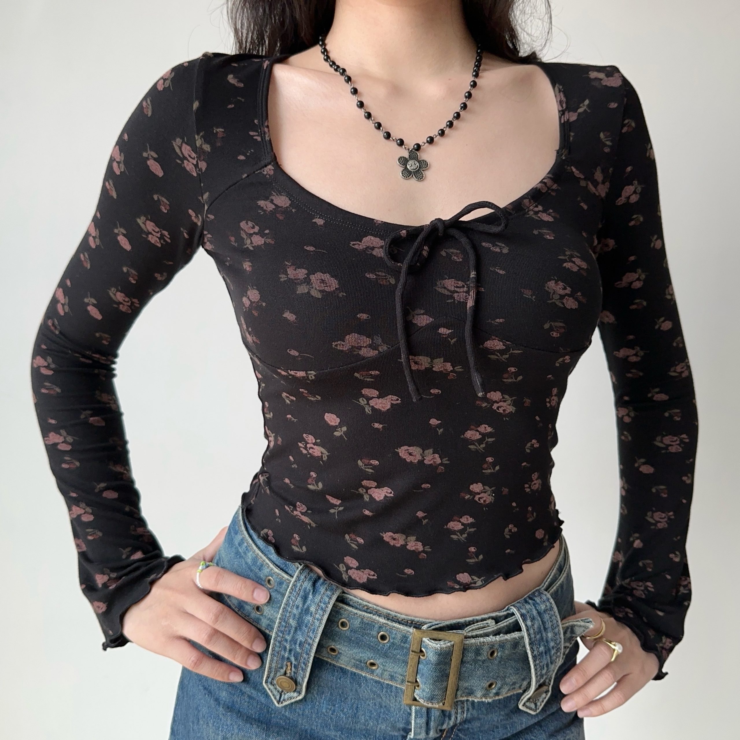 Bowknot Printed U-Neck Long Sleeve T-Shirt for Women - Slim Fit European American Style - Trendy 90s Inspired Short Top Bowknot Printed U-Neck Long Sleeve T-Shirt for Women - Slim Fit European American Style - Trendy 90s Inspired Short Top