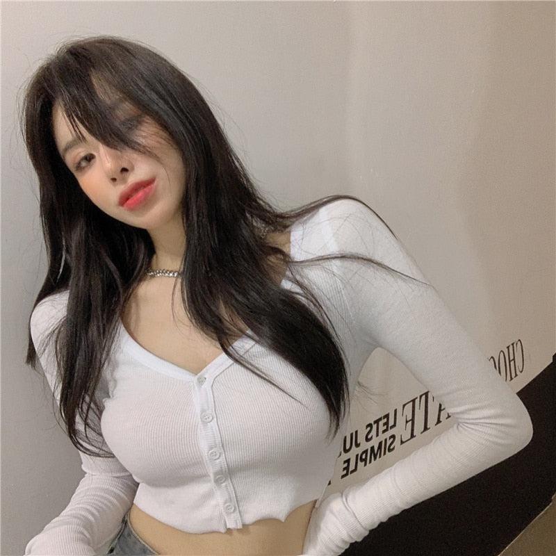 Extra Long Sleeves Buttoned Crop Top Extra Long Sleeves Buttoned Crop Top