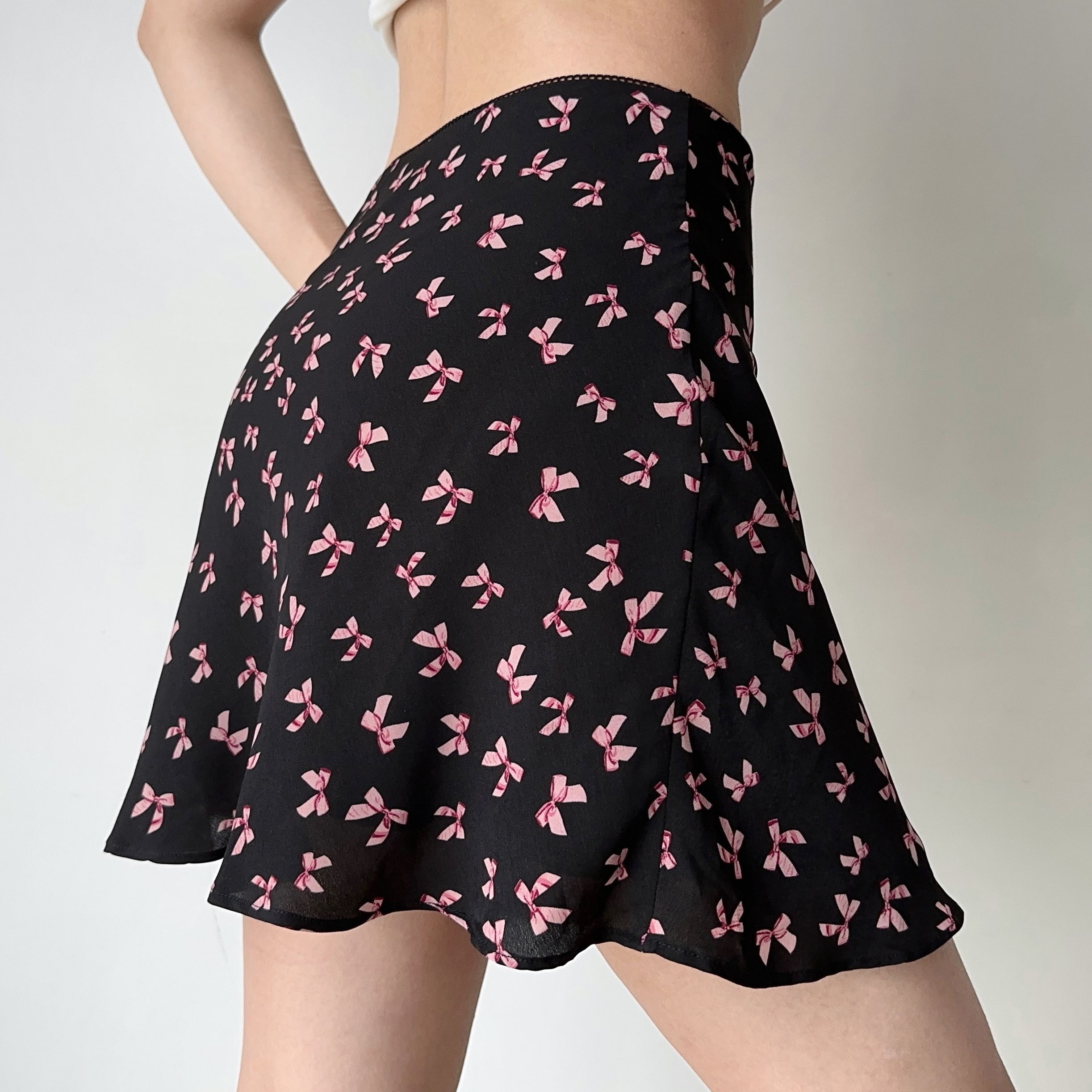 French Vintage Bow Print A-line Skirt for Women - Slim Fit Short Skirt with Y2K Style French Vintage Bow Print A-line Skirt for Women - Slim Fit Short Skirt with Y2K Style