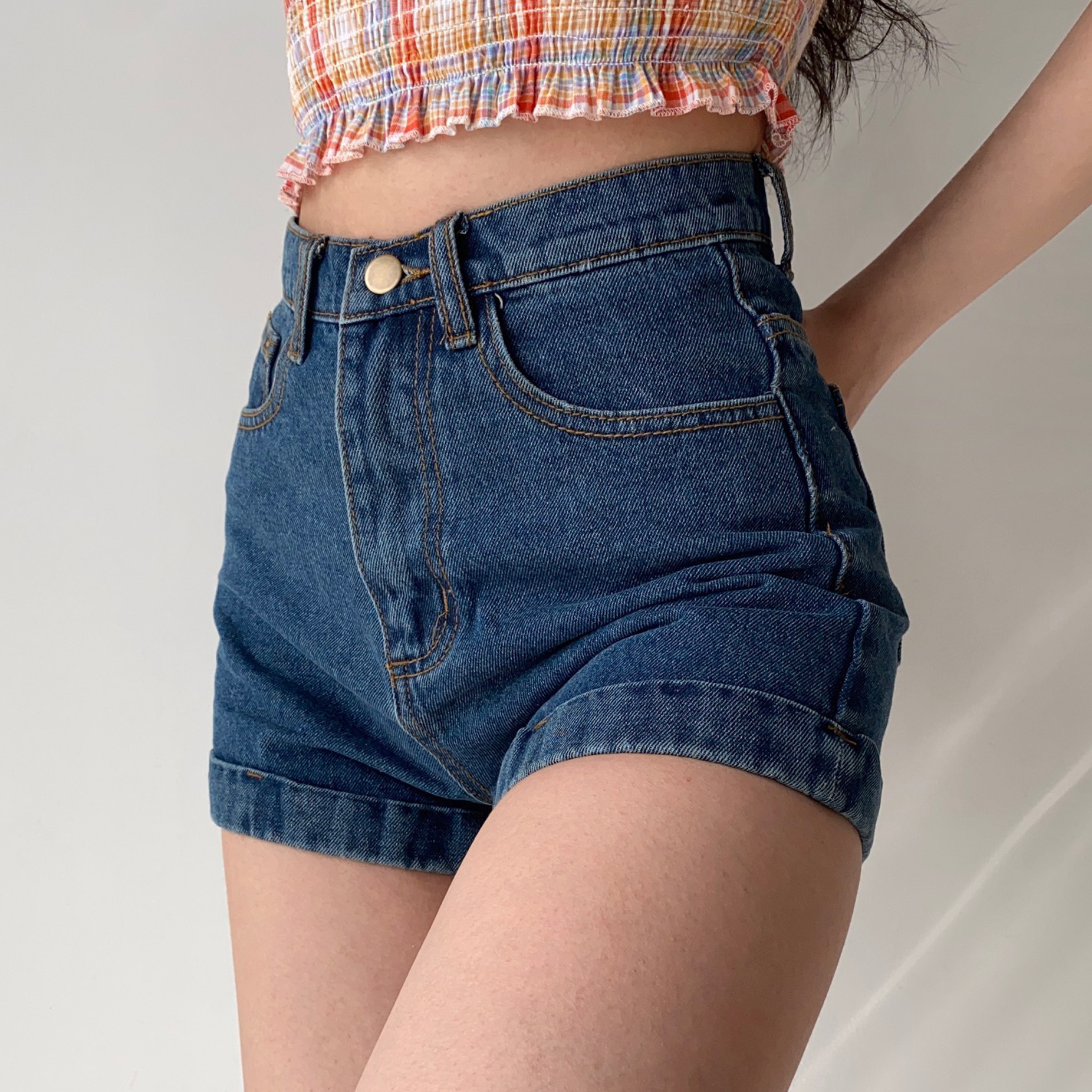 High-Waisted Cuffed Denim Shorts for Women - Vintage Classic Summer Slimming Hot Pants, Versatile 90s Style High-Waisted Cuffed Denim Shorts for Women - Vintage Classic Summer Slimming Hot Pants, Versatile 90s Style