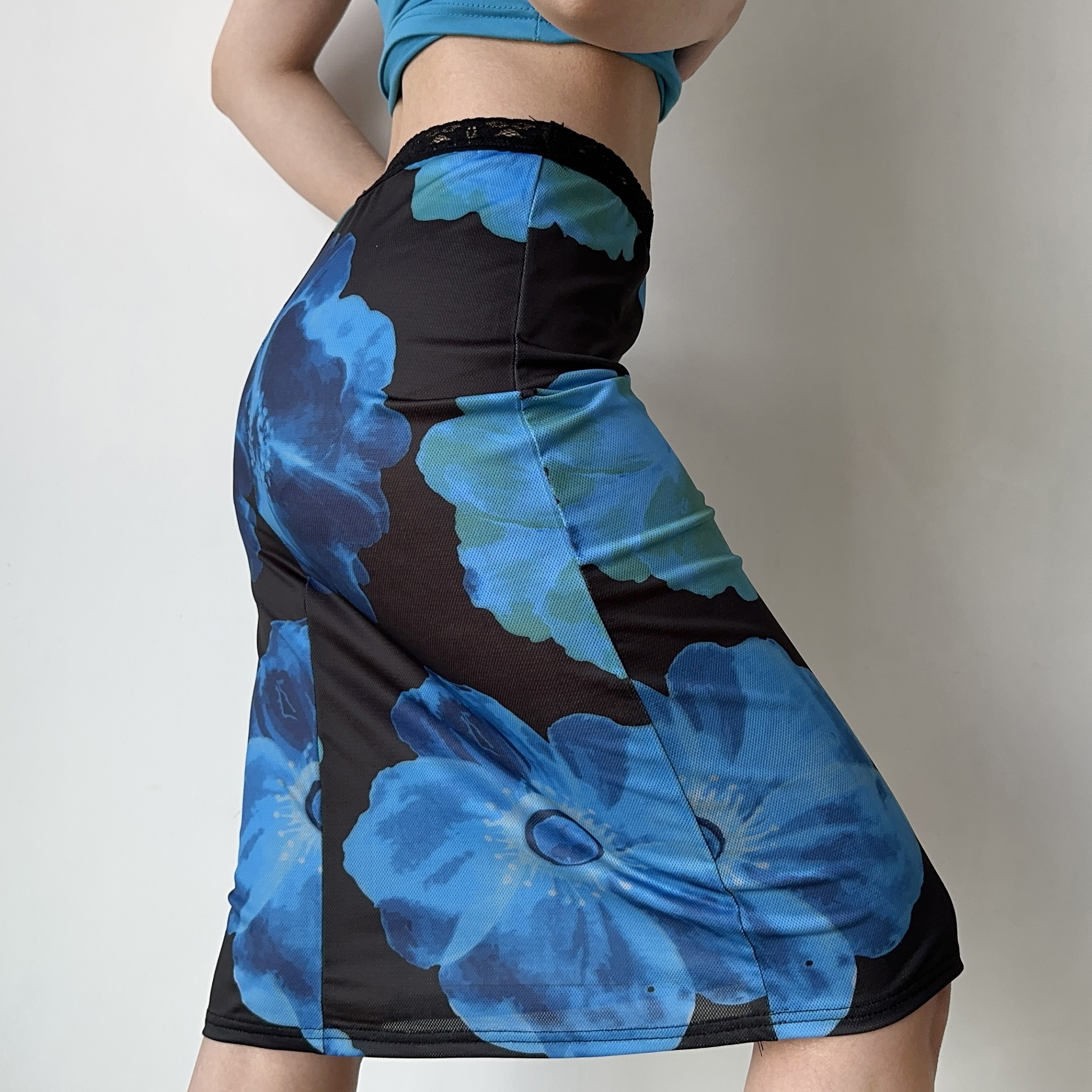 Retro Floral Printed Pencil Skirt with Lace Trim - European American Style Short Skirt for a Chic 90s Inspired Look Retro Floral Printed Pencil Skirt with Lace Trim - European American Style Short Skirt for a Chic 90s Inspired Look