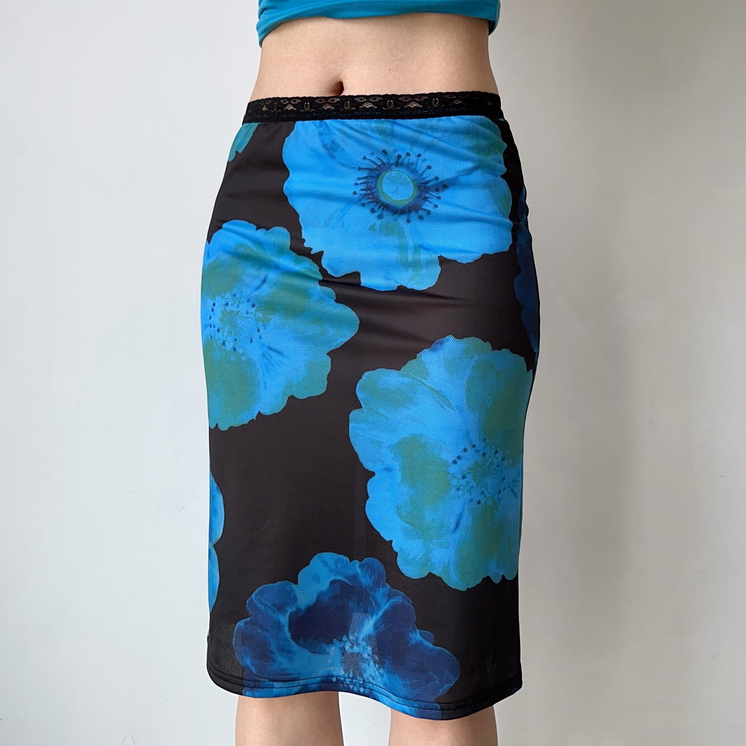 Retro Floral Printed Pencil Skirt with Lace Trim - European American Style Short Skirt for a Chic 90s Inspired Look Retro Floral Printed Pencil Skirt with Lace Trim - European American Style Short Skirt for a Chic 90s Inspired Look