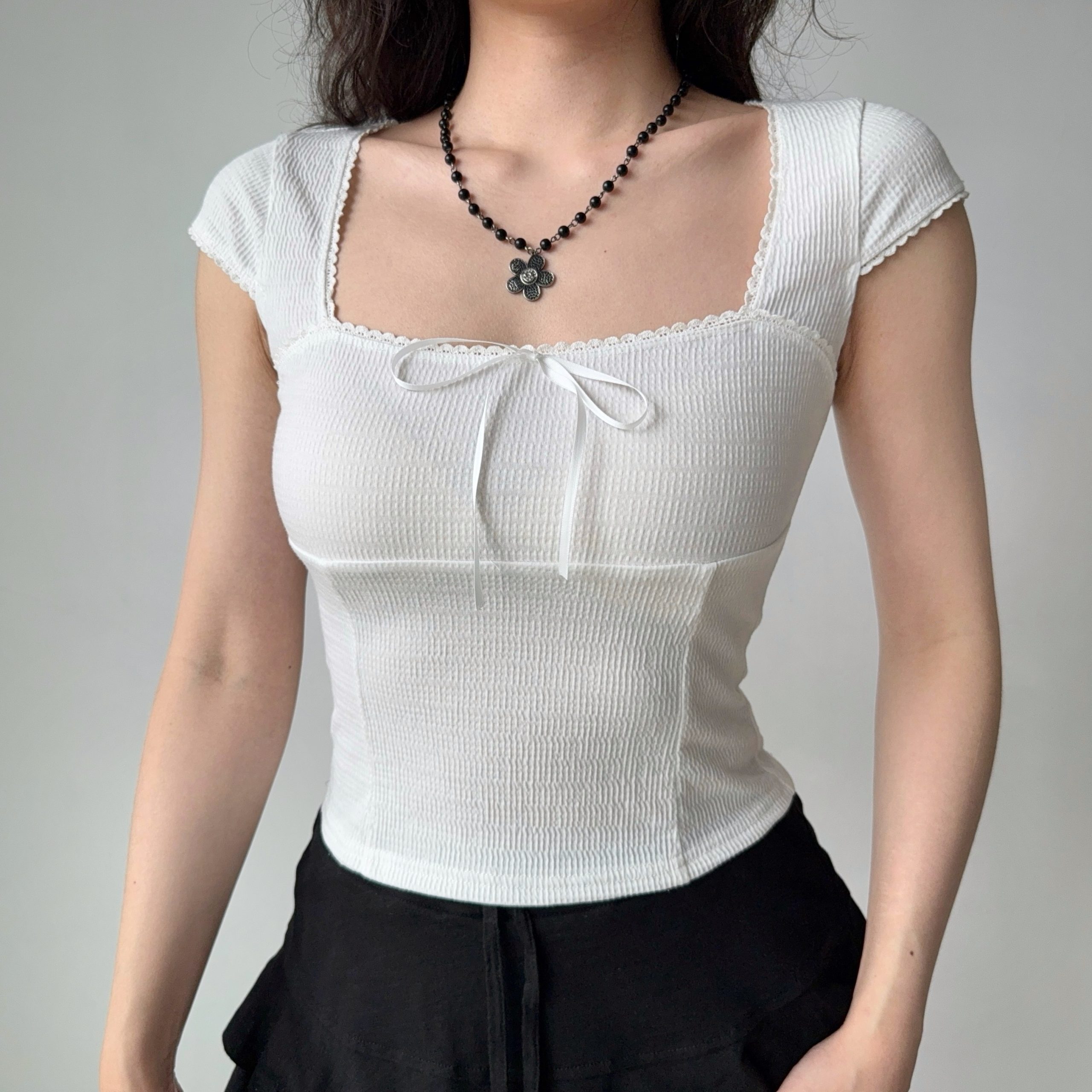 Slim-Fit Square Neck Short Sleeve T-Shirt for Women – European & American Style Summer Top, Flattering Minimalist Design Slim-Fit Square Neck Short Sleeve T-Shirt for Women – European & American Style Summer Top, Flattering Minimalist Design