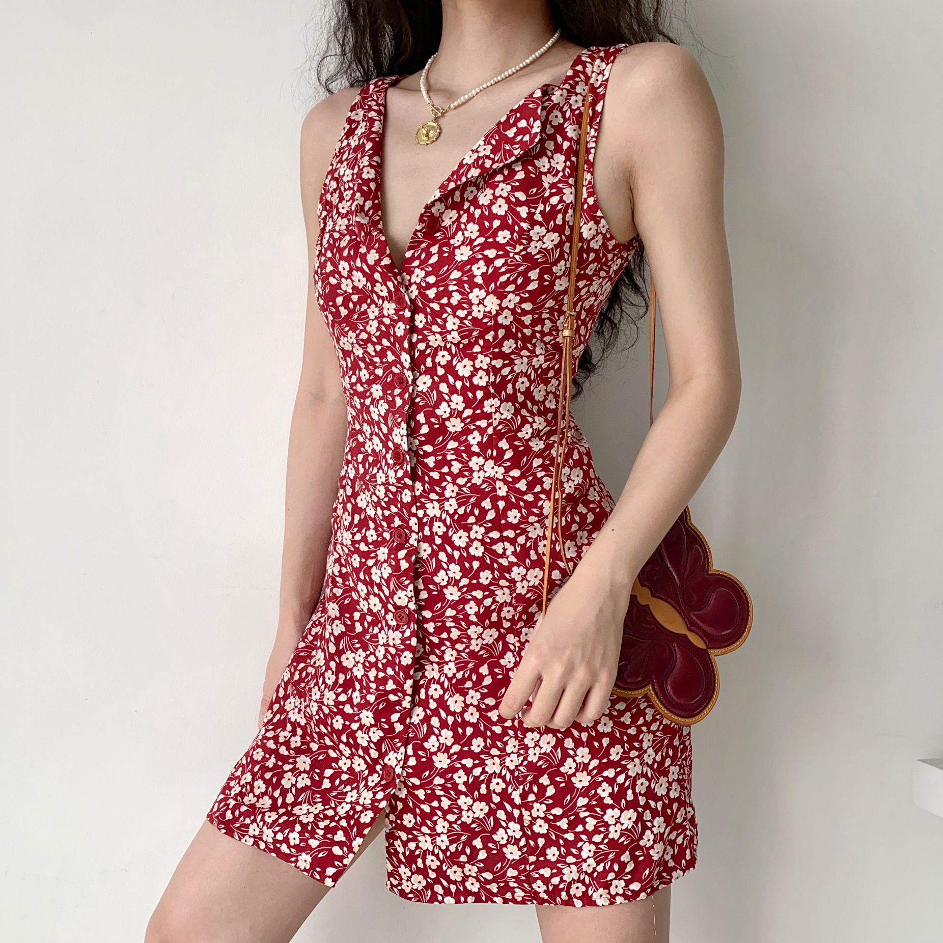 Slim Fit V-Neck Sleeveless Dress - Retro European & American Style, Women's Summer Short Skirt, Chic 90s Look Slim Fit V-Neck Sleeveless Dress - Retro European & American Style, Women's Summer Short Skirt, Chic 90s Look